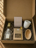 Cadeaubox | Verse thee, gouden theelepel, mok, amberblokje, mini rasp en houten schaaltje