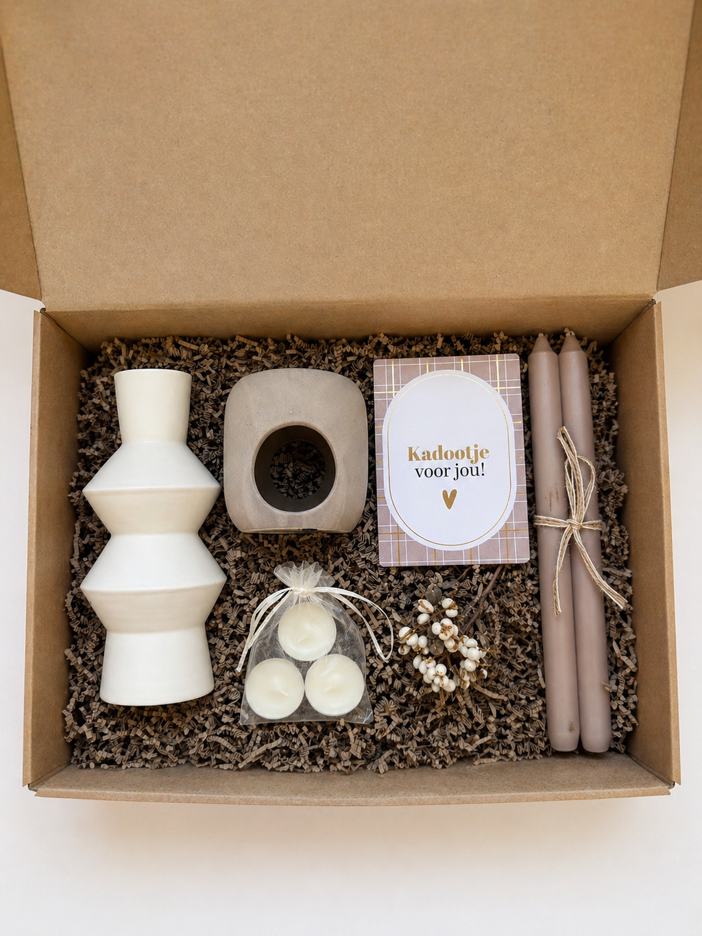 Cadeaubox | Vaas, geurbrander, waxinelichtjes & dinerkaarsen
