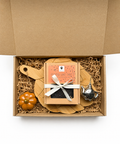 Thee moment | Cadeaupakket (S) met borrelplank, verse thee, theezeefje & pompoen decoratie